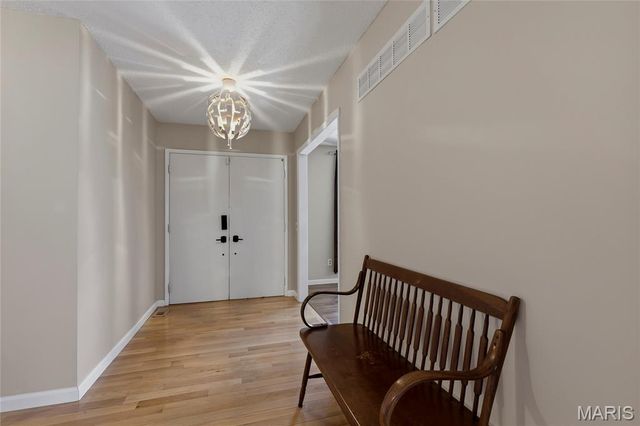 1041 Terracewood Circle, Ballwin, MO 63011