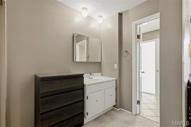 1041 Terracewood Circle, Ballwin, MO 63011