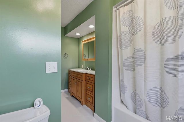 1041 Terracewood Circle, Ballwin, MO 63011