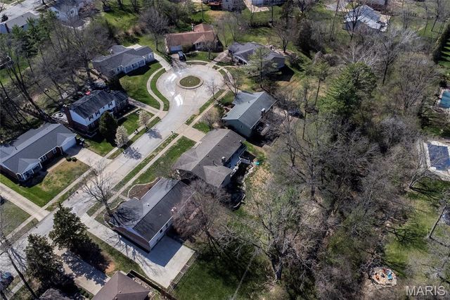 1041 Terracewood Circle, Ballwin, MO 63011