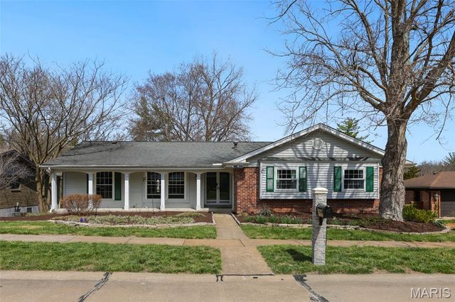 1041 Terracewood Circle, Ballwin, MO 63011