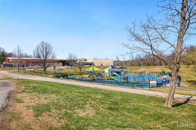 1041 Terracewood Circle, Ballwin, MO 63011