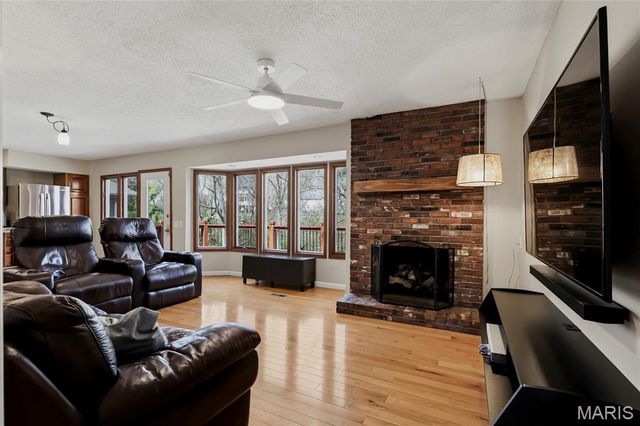 1041 Terracewood Circle, Ballwin, MO 63011