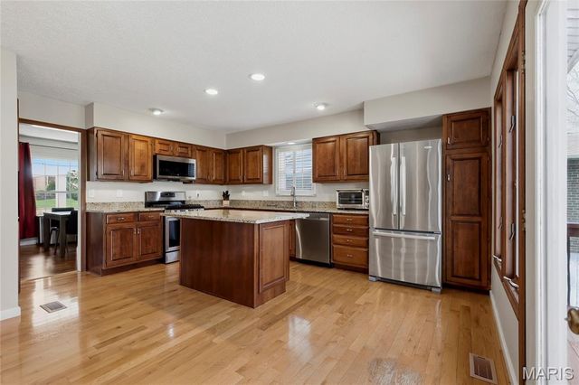 1041 Terracewood Circle, Ballwin, MO 63011