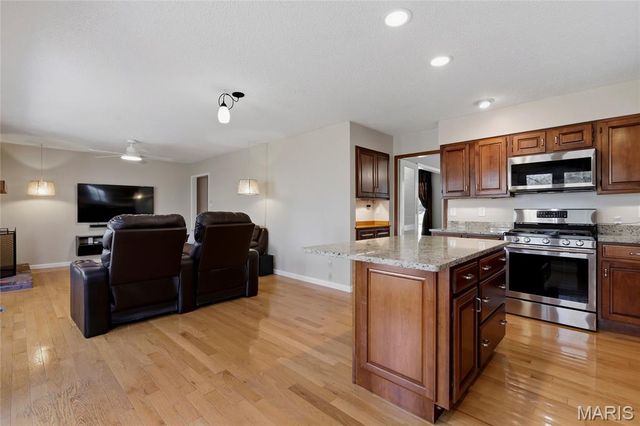 1041 Terracewood Circle, Ballwin, MO 63011