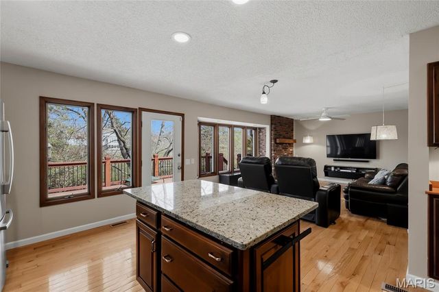 1041 Terracewood Circle, Ballwin, MO 63011