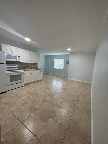 1119 NW 6TH Avenue 4, Pompano Beach, FL 33060
