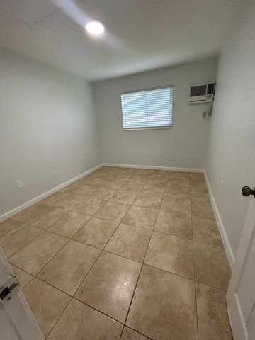 1119 NW 6TH Avenue 4, Pompano Beach, FL 33060