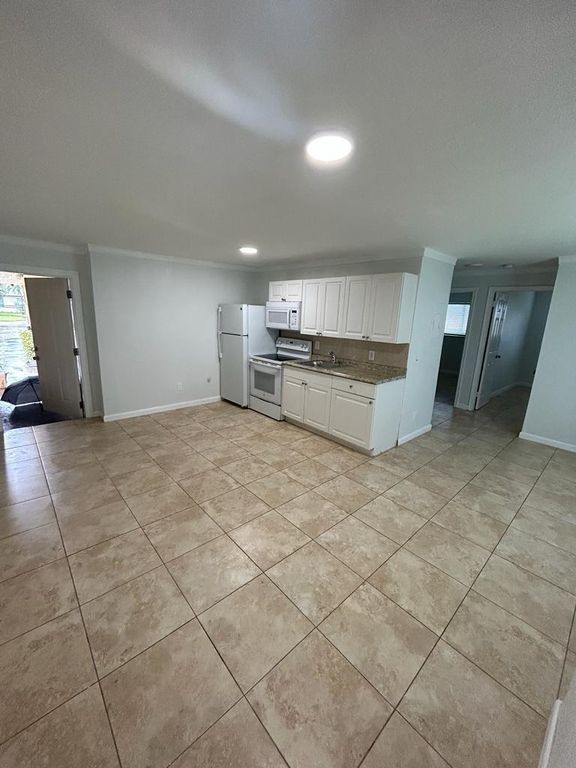 1119 NW 6TH Avenue 4, Pompano Beach, FL 33060