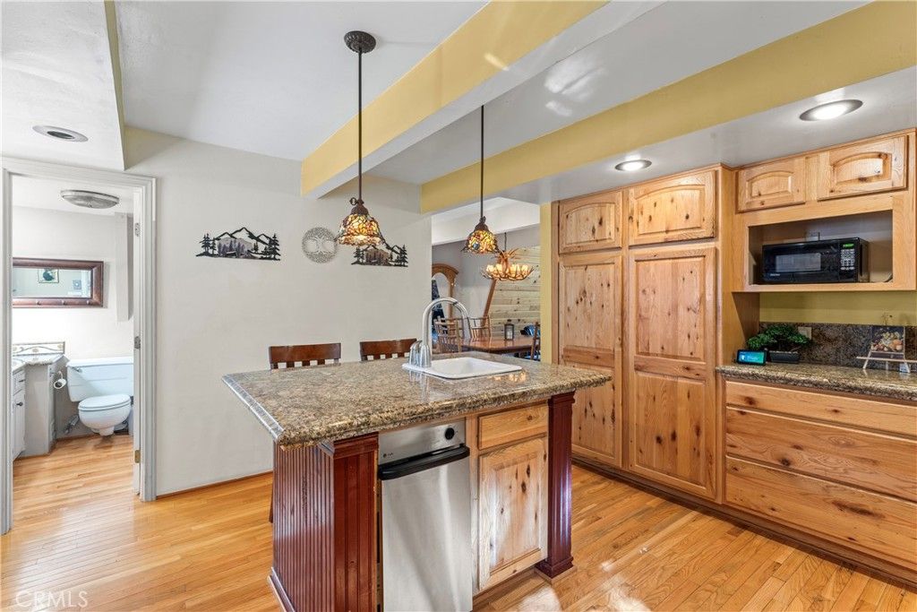 Image 12 of property listing at 1289 Aleutian, Lake Arrowhead, CA 92352