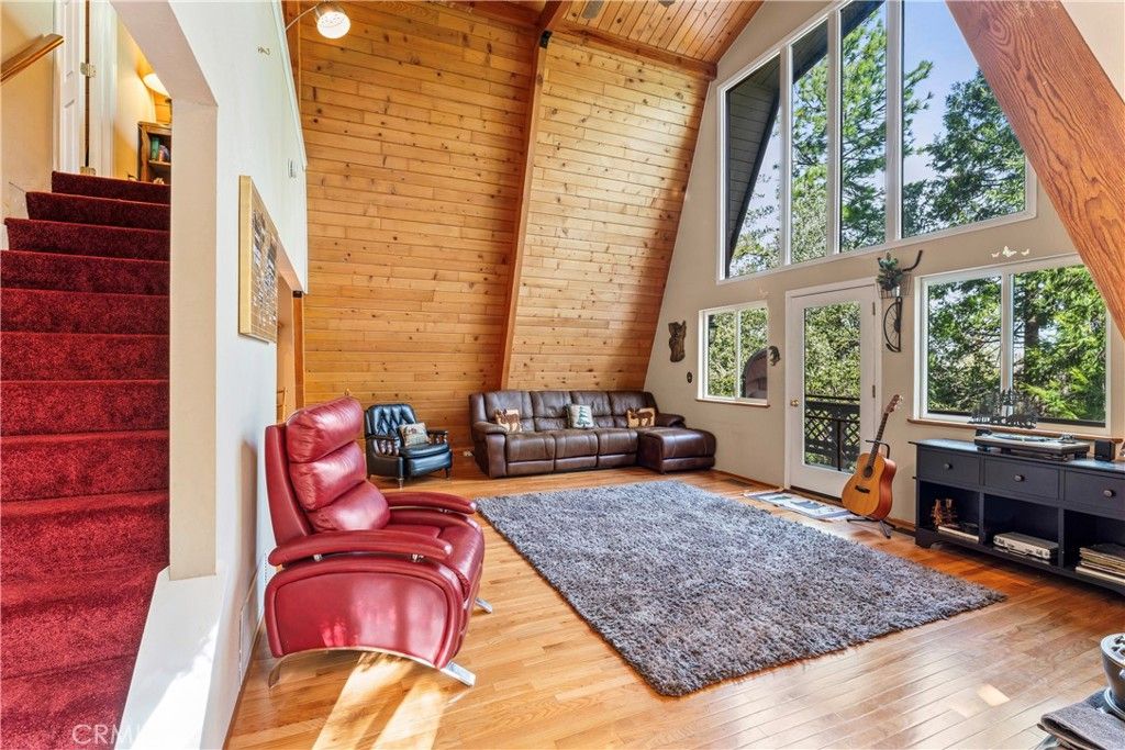 Image 3 of property listing at 1289 Aleutian, Lake Arrowhead, CA 92352