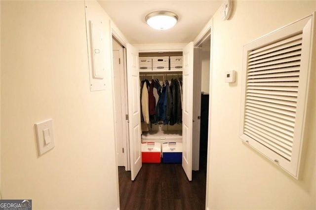 11 Cantey Place NW, Atlanta, GA 30327