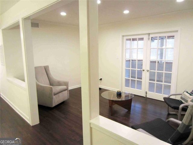 11 Cantey Place NW, Atlanta, GA 30327