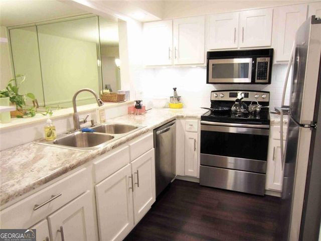 11 Cantey Place NW, Atlanta, GA 30327
