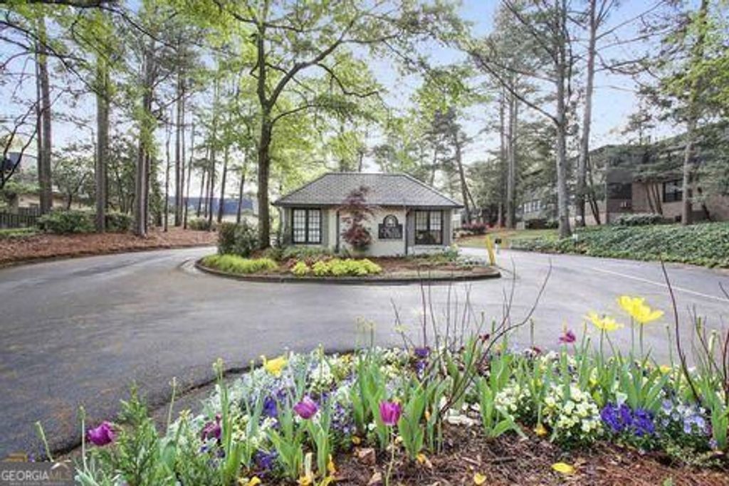 11 Cantey Place NW, Atlanta, GA 30327