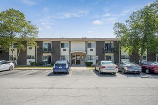 8808 N Leslie Lane 2F, Des Plaines, IL 60016
