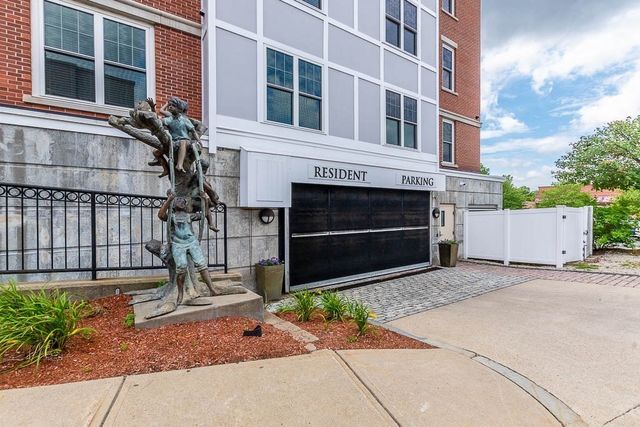 446 Belgrade Ave 208, Boston, MA 02132