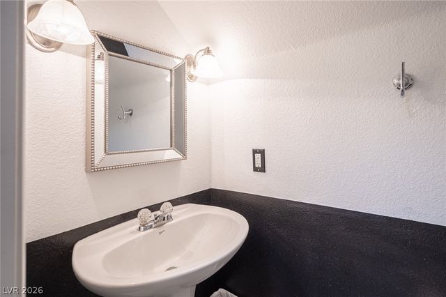 6313 Sandy Ridge Street 101, North Las Vegas, NV 89081