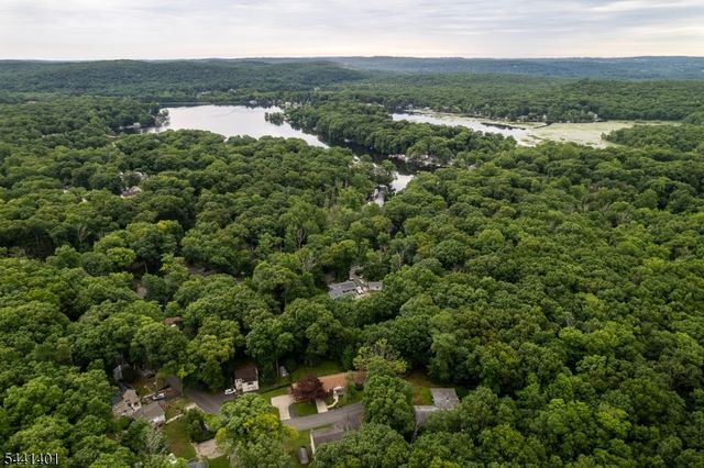 13 Cranberry Ledge Rd, Byram Twp., NJ 07821