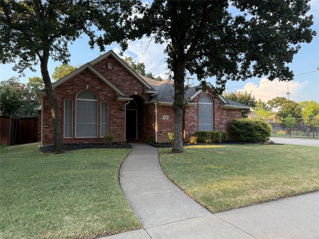9005 Trails Edge Drive, North Richland Hills, TX 76182