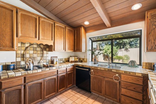 8035 Kingswood Dr, Citrus Heights, CA 95610