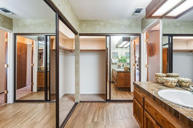 8035 Kingswood Dr, Citrus Heights, CA 95610