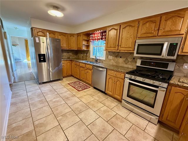 120 Woodcrest Dr, Marietta, OH 45750