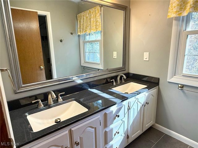 120 Woodcrest Dr, Marietta, OH 45750