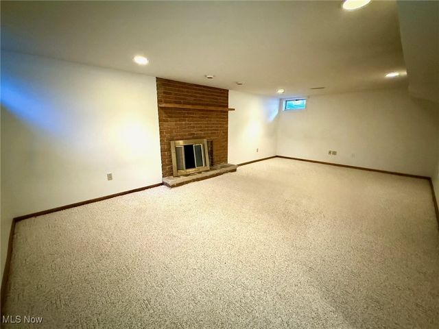 120 Woodcrest Dr, Marietta, OH 45750