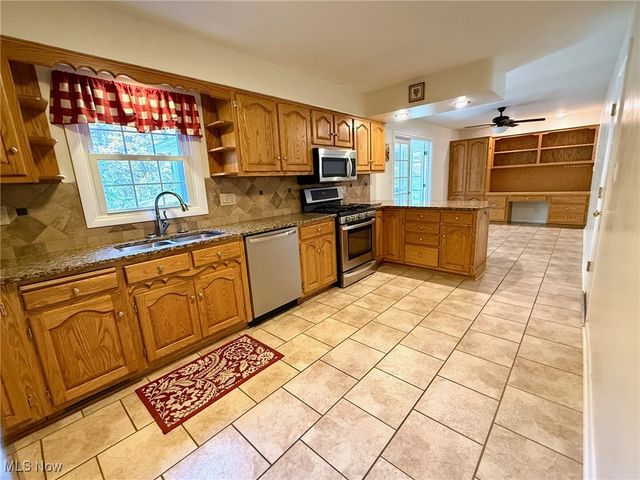 120 Woodcrest Dr, Marietta, OH 45750