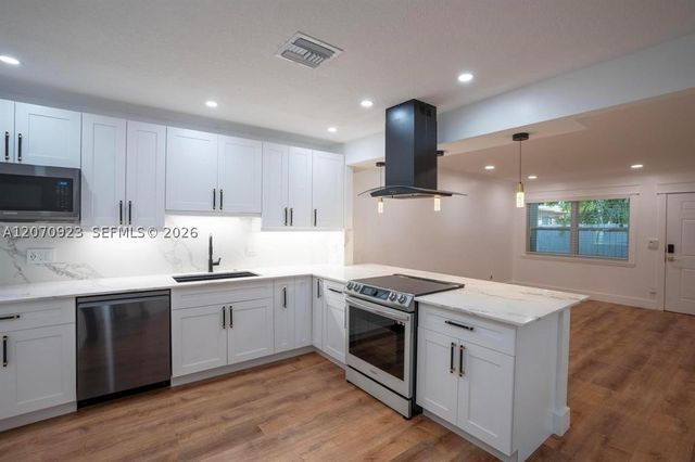 3468 NE 17th Ave 2, Oakland Park, FL 33334