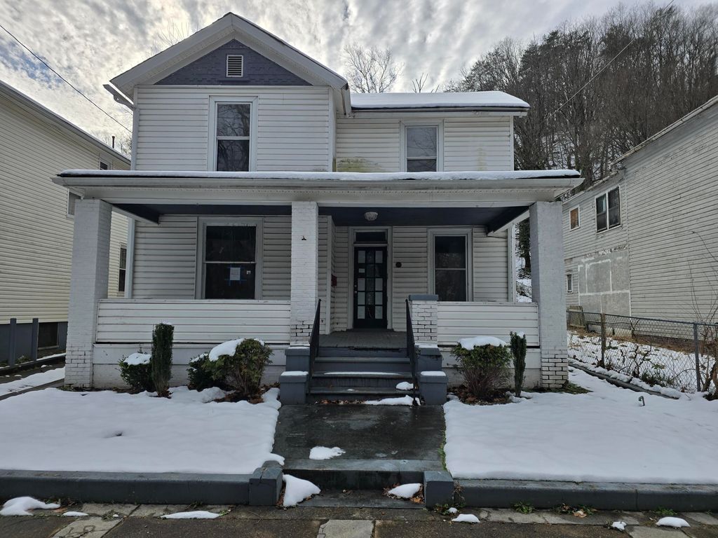 309 Roxbury ST, Clifton Forge, VA 24422