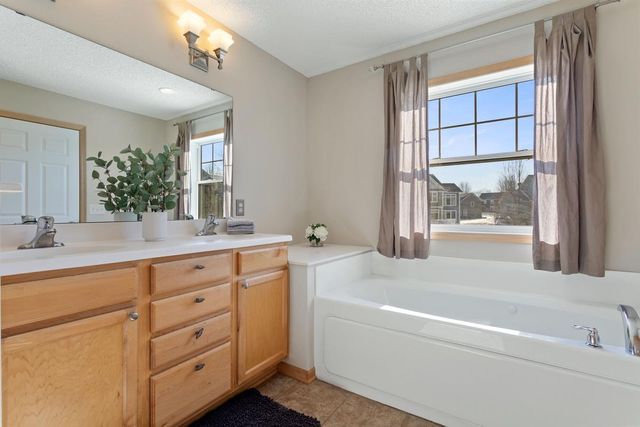 30 Founders Green, Hudson, WI 54016