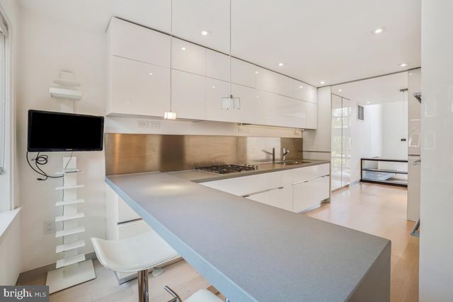 3927 GEORGETOWN CT NW, Washington, DC 20007