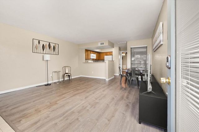 11510 N May Avenue B107, Oklahoma City, OK 73120