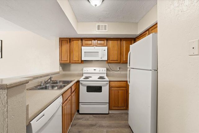11510 N May Avenue B107, Oklahoma City, OK 73120