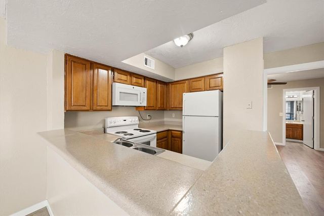 11510 N May Avenue B107, Oklahoma City, OK 73120