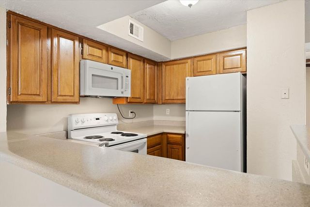 11510 N May Avenue B107, Oklahoma City, OK 73120