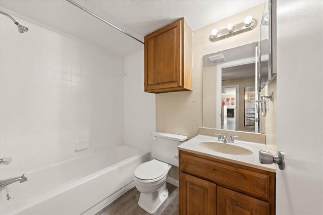 11510 N May Avenue B107, Oklahoma City, OK 73120