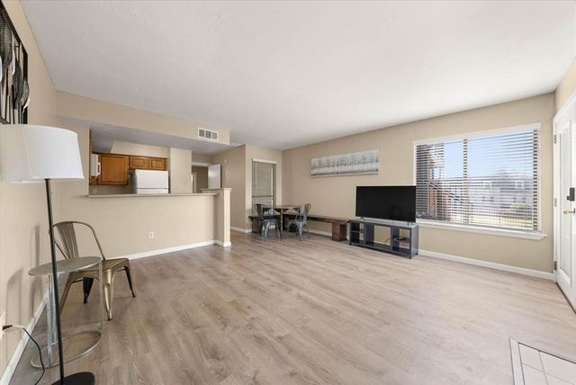 11510 N May Avenue B107, Oklahoma City, OK 73120