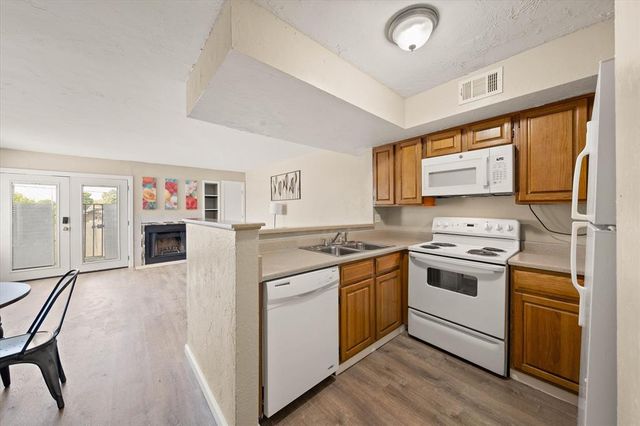 11510 N May Avenue B107, Oklahoma City, OK 73120