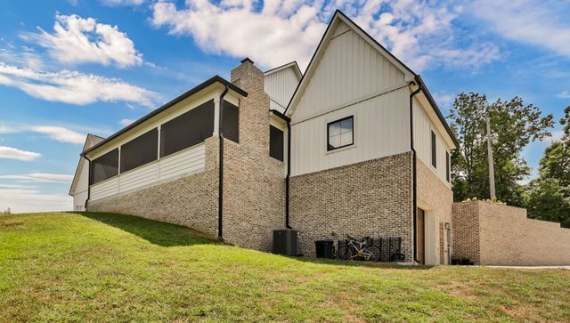 3255 Harris Cir, Palmyra, TN 37142