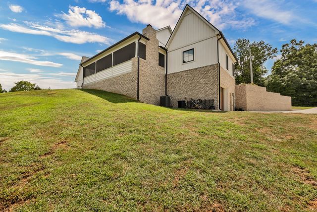 3255 Harris Cir, Palmyra, TN 37142