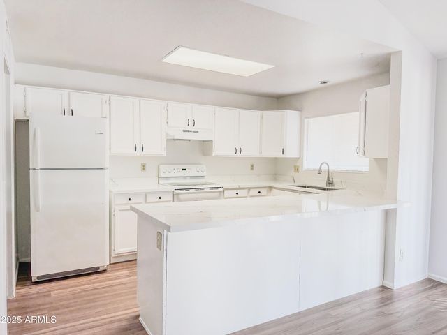 7027 W CHERRY HILLS Drive, Peoria, AZ 85345