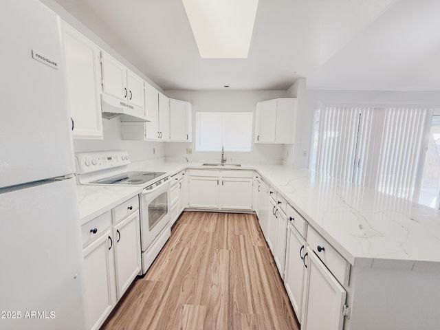 7027 W CHERRY HILLS Drive, Peoria, AZ 85345