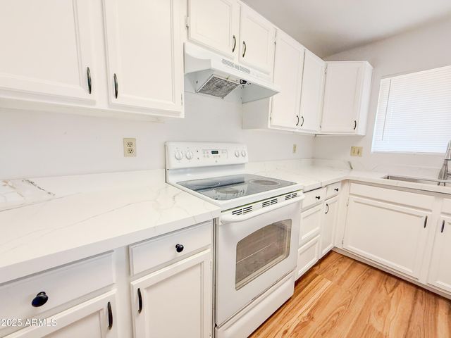 7027 W CHERRY HILLS Drive, Peoria, AZ 85345