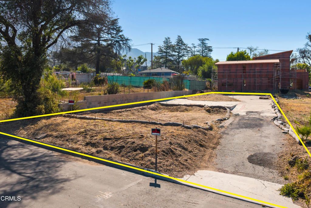 Image 1 of property listing at 2974 Emerson Way, Altadena, CA 91001