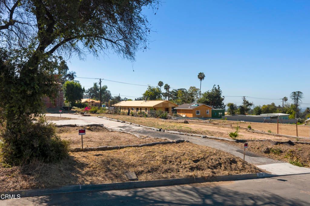 Image 3 of property listing at 2974 Emerson Way, Altadena, CA 91001