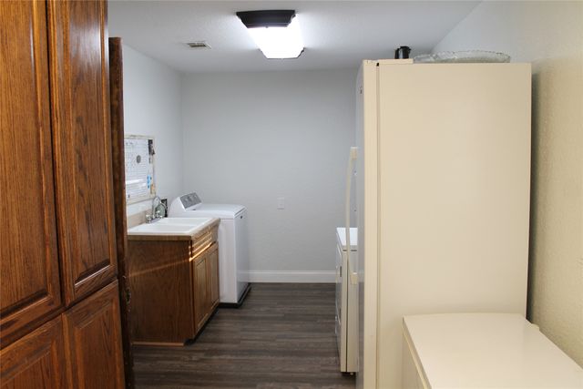 121 Port O Call Court, Runaway Bay, TX 76426