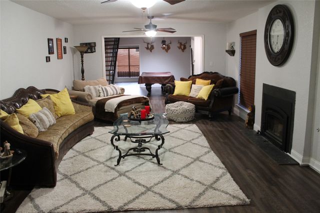 121 Port O Call Court, Runaway Bay, TX 76426